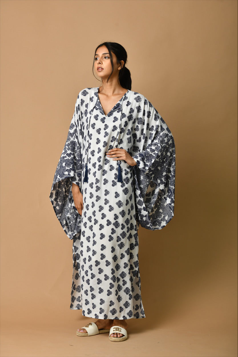 White/light blue - Basma by Haya